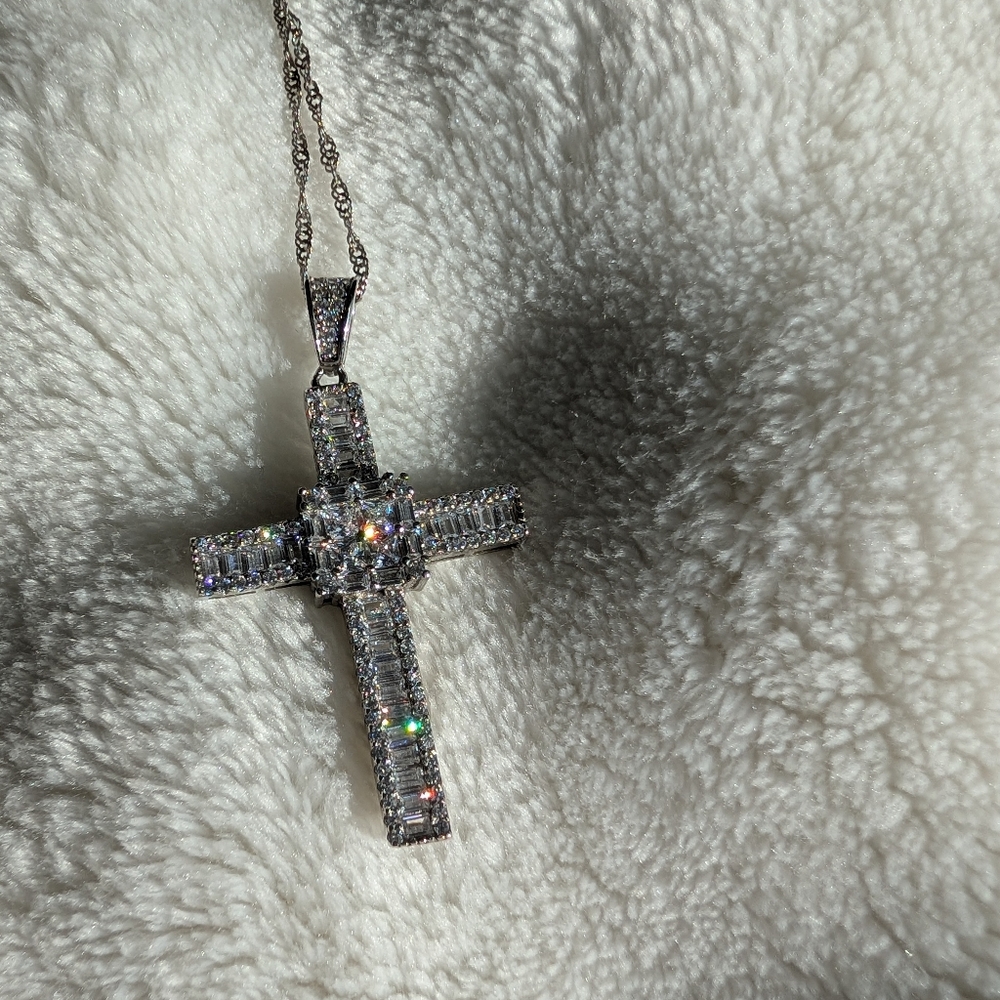 Elegant Silver Cross Pendant Necklace